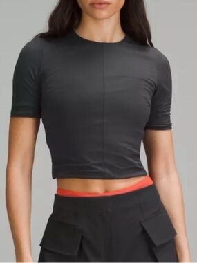 LULULEMON Tight-Fit Lined t-shirt size small